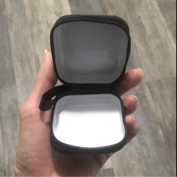 Retro Radio Design Key & Card Holder - Picture 2 of 11